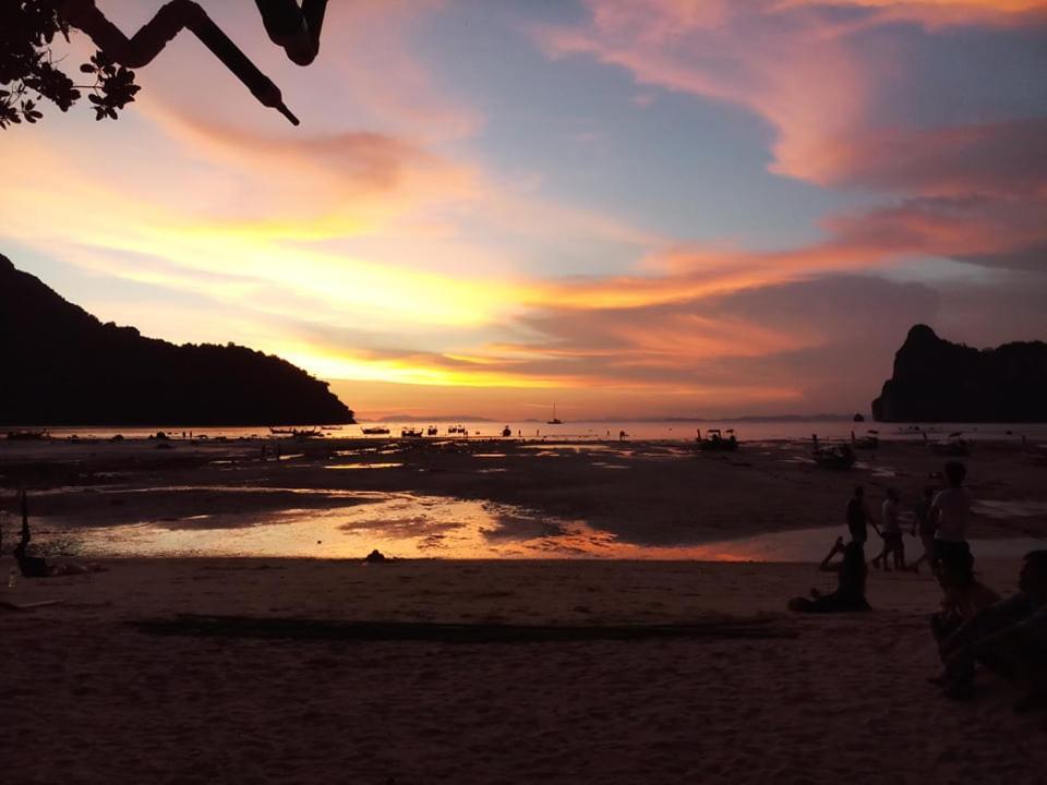 Stones Bar Dorm Rooms Koh Phi Phi Dış mekan fotoğraf